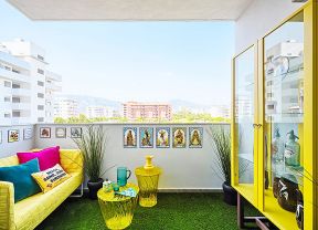 家庭阳台黄色沙发装修设计图片一览