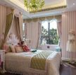 高端样板房粉色卧室条纹壁纸装饰设计图片