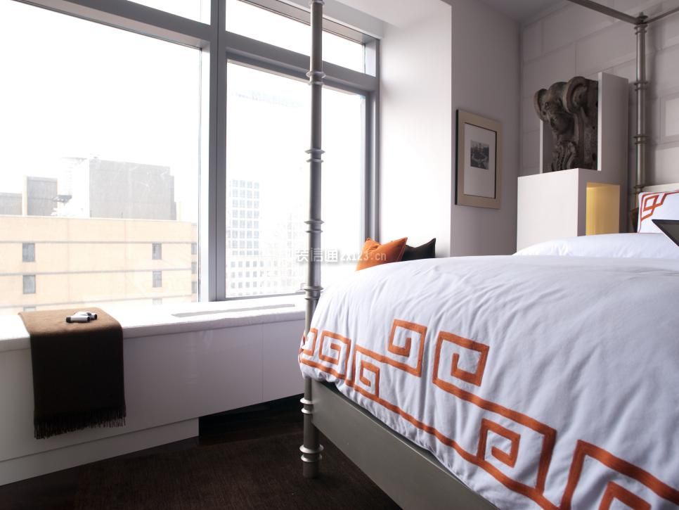 2023现代港式风格卧室不锈钢床设计图片