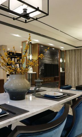2023新中式风格102平三居餐厅餐桌椅装修图片