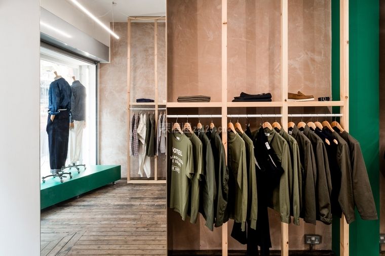 现代风格120平米服装店铺室内布置图片