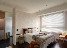 2020家庭卧室简单装修效果图 卧室百叶窗帘效果图