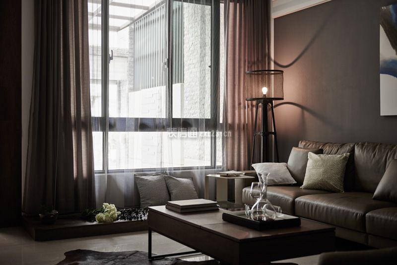 現(xiàn)代簡(jiǎn)約輕奢風(fēng)格三居客廳窗簾設(shè)計(jì)圖片