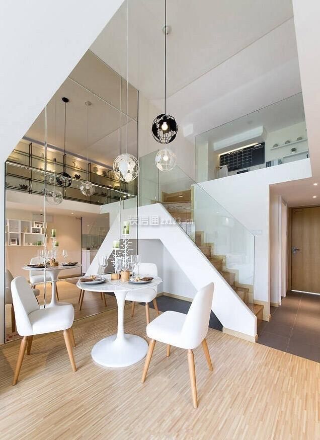 loft公寓室内白色餐桌设计实景图片