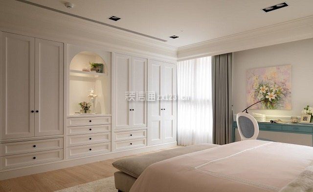 简约欧式风格大平层卧室墙面柜子设计图片