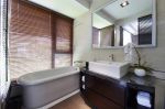 120平米三居现代简约卫浴间洗手台设计图片