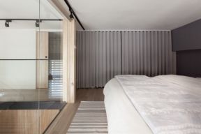 loft公寓卧室灰色窗帘效果图欣赏