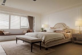 简约欧式风格大平层卧室床头台灯设计图片
