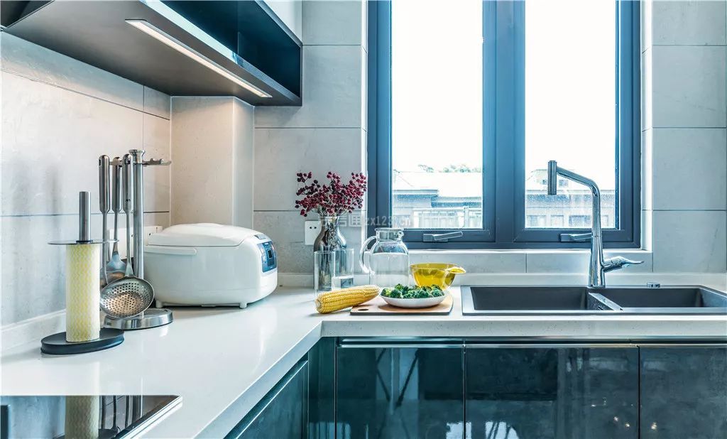 现代简约风格115㎡三居厨房设计图片