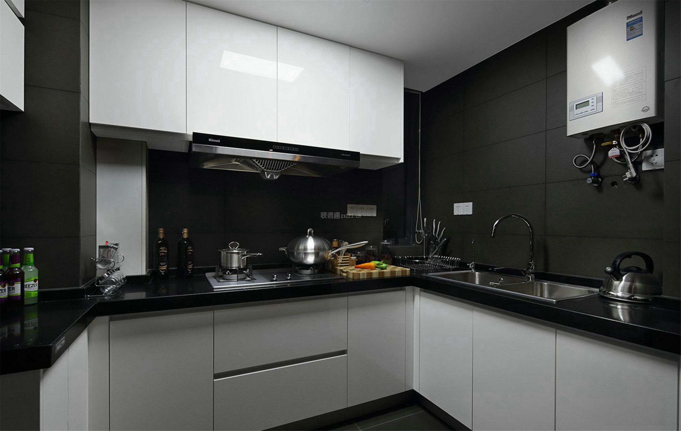 家装效果图 现代 后现代风格126平米三居厨房黑色背景墙设计图片 提供