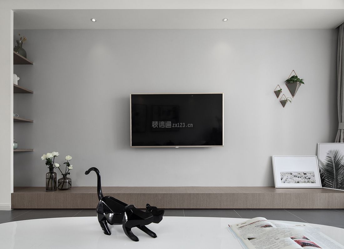 简约北欧风格96平二居室客厅电视墙设计图
