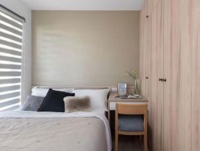 70平米小户型卧室衣柜简单设计装潢图片