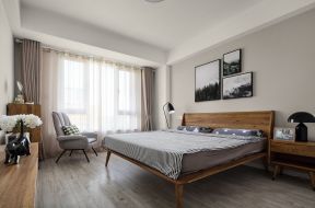 简约北欧风格96平二居室卧室实木床设计图