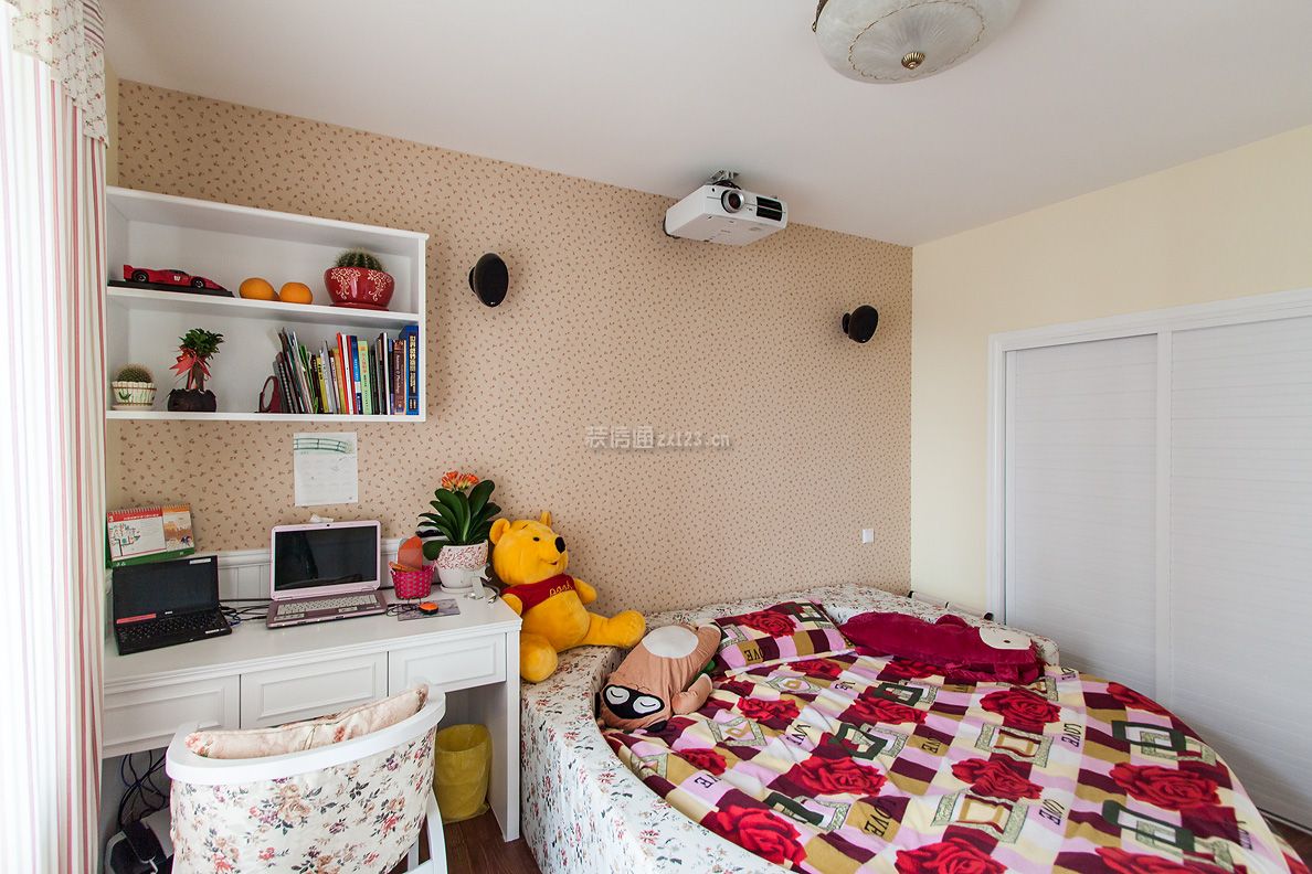 田园风格162平三居室卧室圆床设计图片