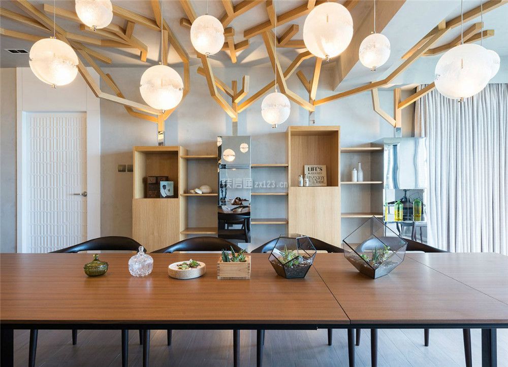 104平米现代简约风格二居餐厅实木餐桌装潢图片