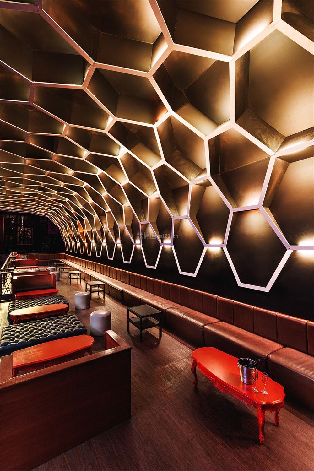 现代风格500平米夜店天花板设计图片