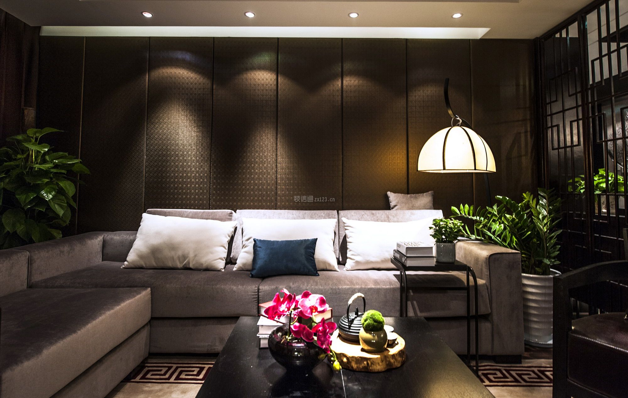 现代新中式风格125平三居客厅沙发墙设计图片
