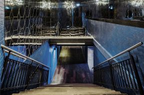 酒吧楼梯装饰 2020酒吧楼梯装修 