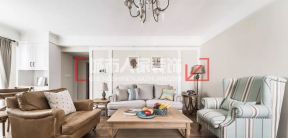 简美风格107平三居室客厅布艺沙发设计效果图片