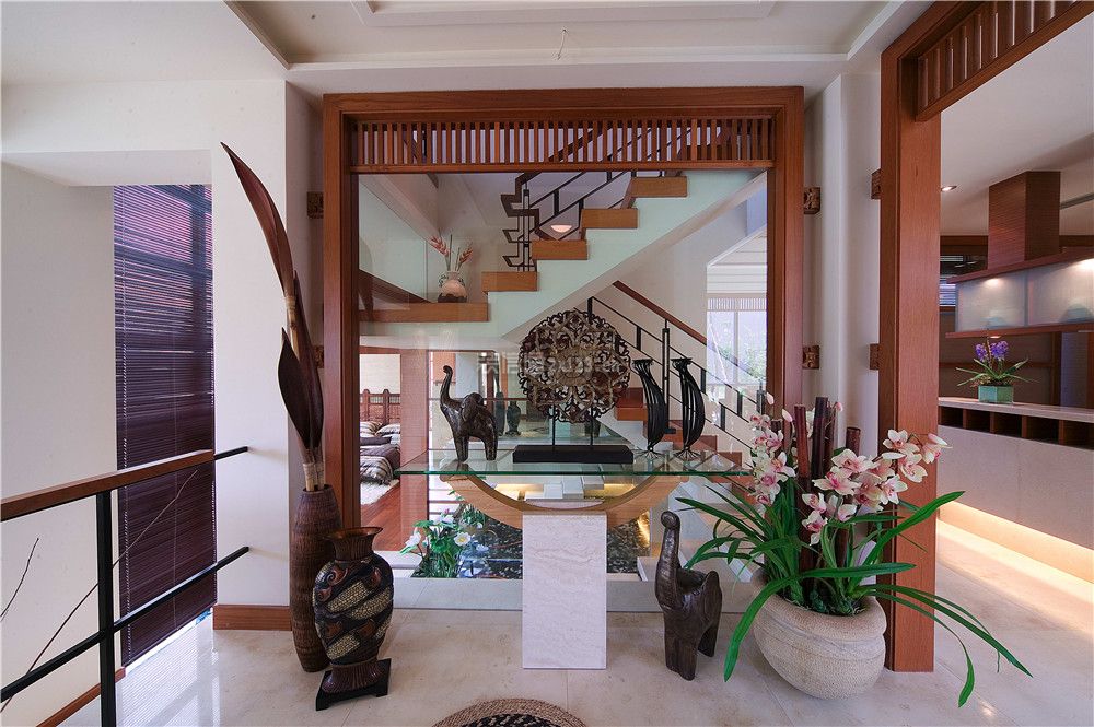 东南亚风格103平三居室玄关端景台设计图片