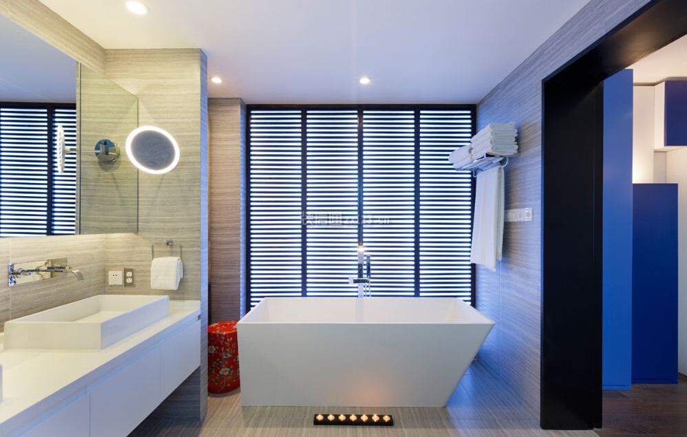 102平方家庭卫生间浴缸设计图片