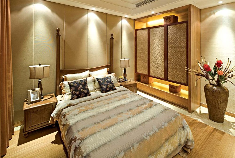 东南亚风格86平二居室卧室床头台灯装饰图片