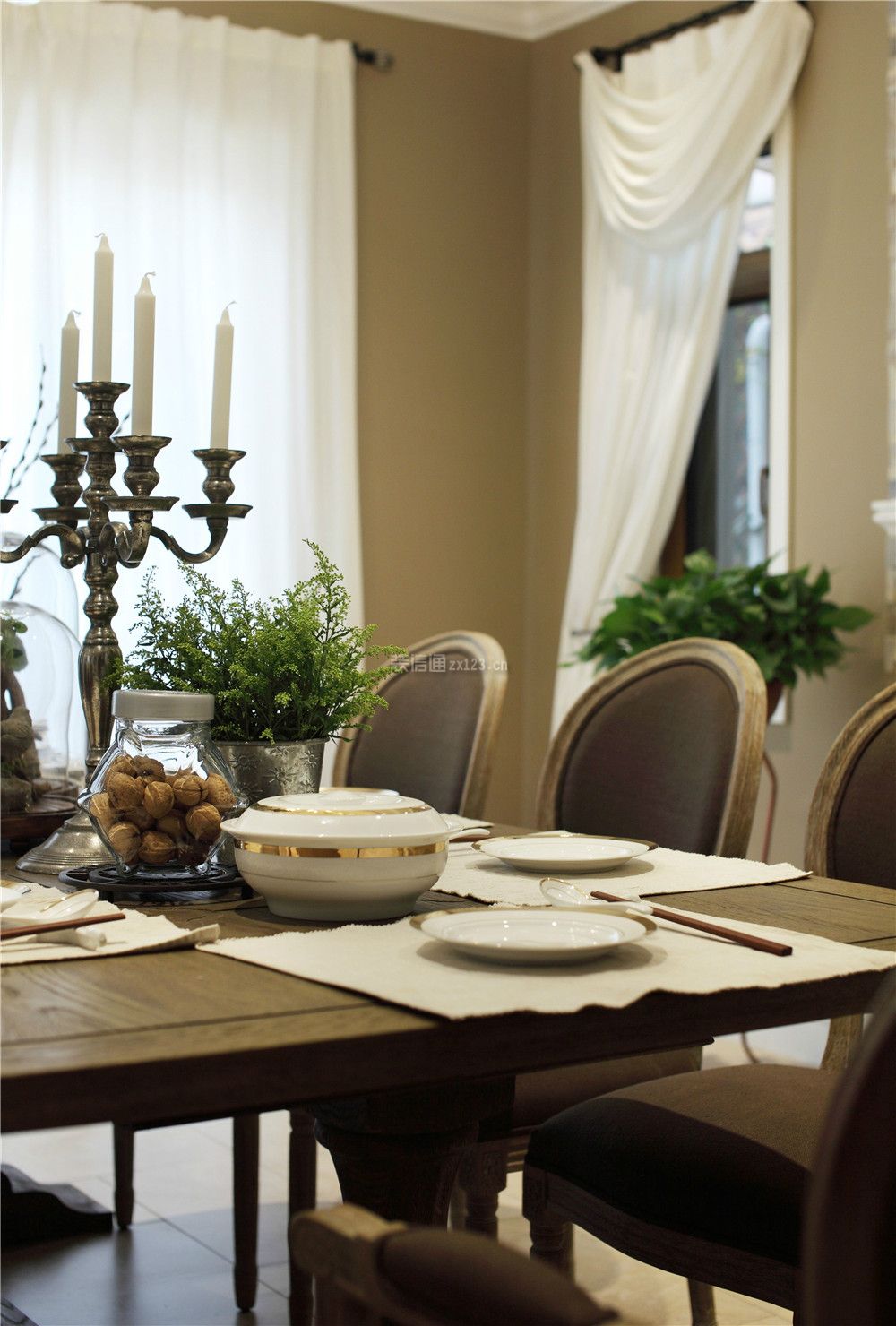 欧美风格105平米三居餐厅餐桌设计效果图片
