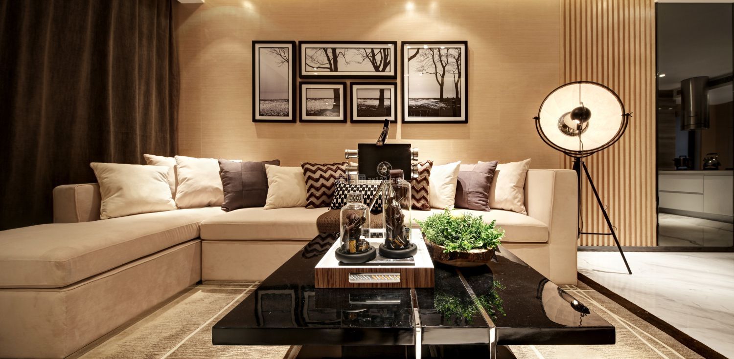 124平米现代风格三居客厅沙发墙装潢设计图