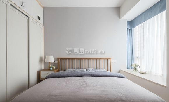 简约北欧风格86平米二居室卧室实木床设计图片