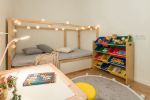 121平米简约日式风格复式楼儿童房间设计图片