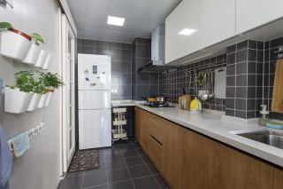 85平小户型厨房简约橱柜装修设计图片