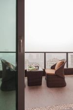 71平米现代简约两居休闲阳台设计图片