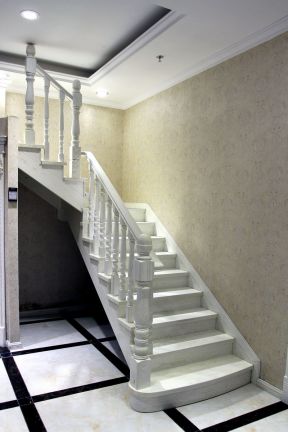 2023时尚家居白色楼梯设计图片