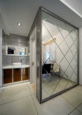 现代风格家庭洗手间镜子装饰效果图2023