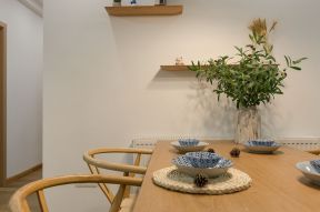 日式风格87平米三居餐厅实木餐桌装修图片