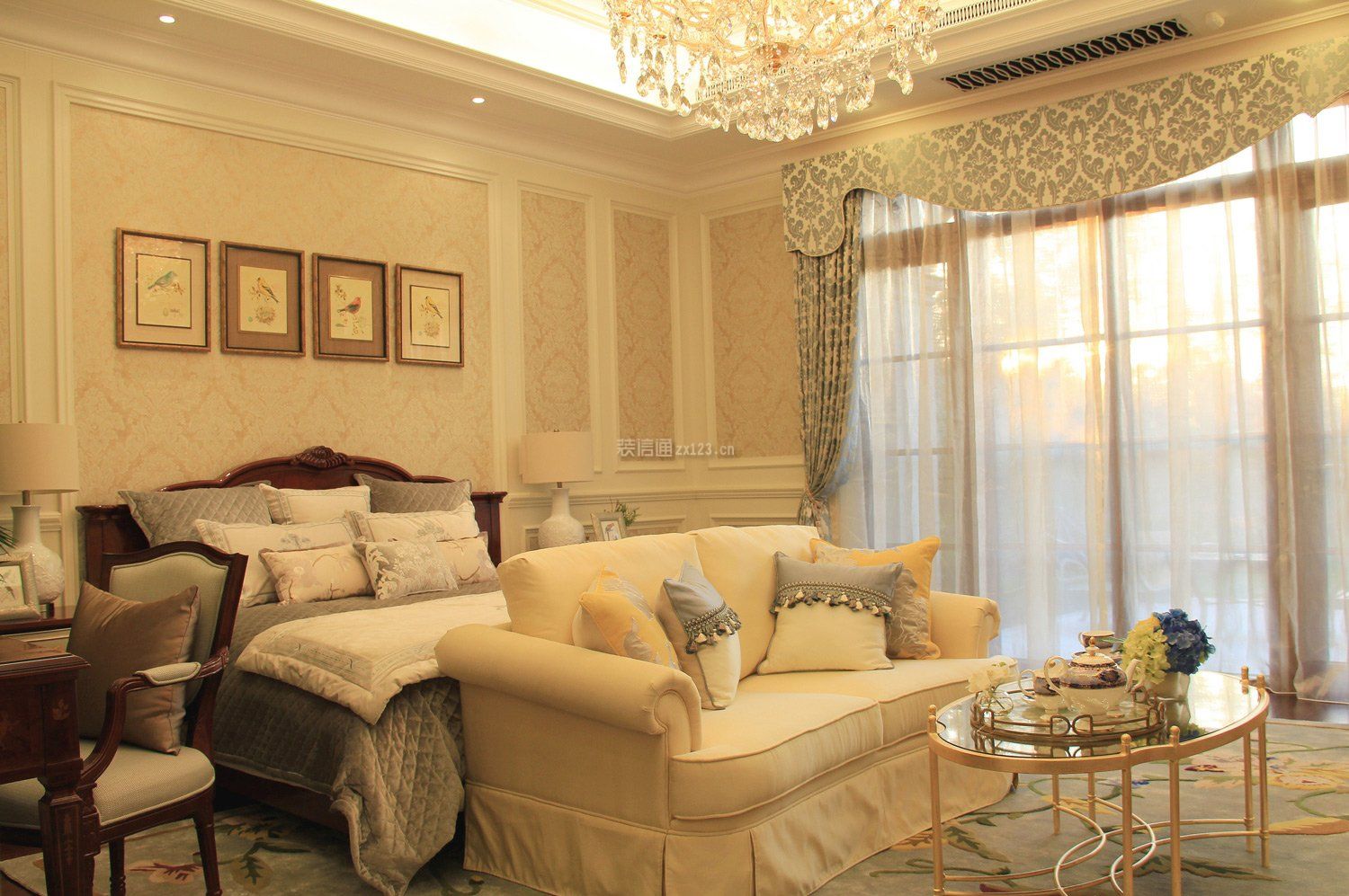 法式轻奢浪漫风格卧室沙发摆放装修效果图