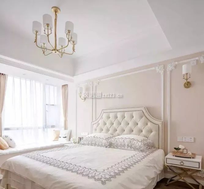 现代法式风格90平米两居卧室床头背景墙设计图片