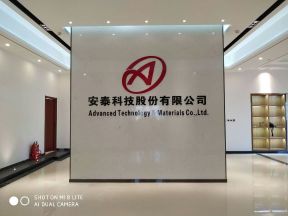 2023現(xiàn)代風(fēng)格公司辦公樓走道隔斷裝修圖片