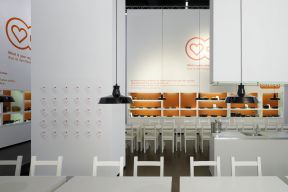 现代风格300平米展馆室内桌椅摆放图片