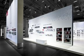 现代风格200平米服饰展厅展示区设计图片