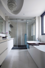 现代风格家庭别墅卫生间浴缸装修图片