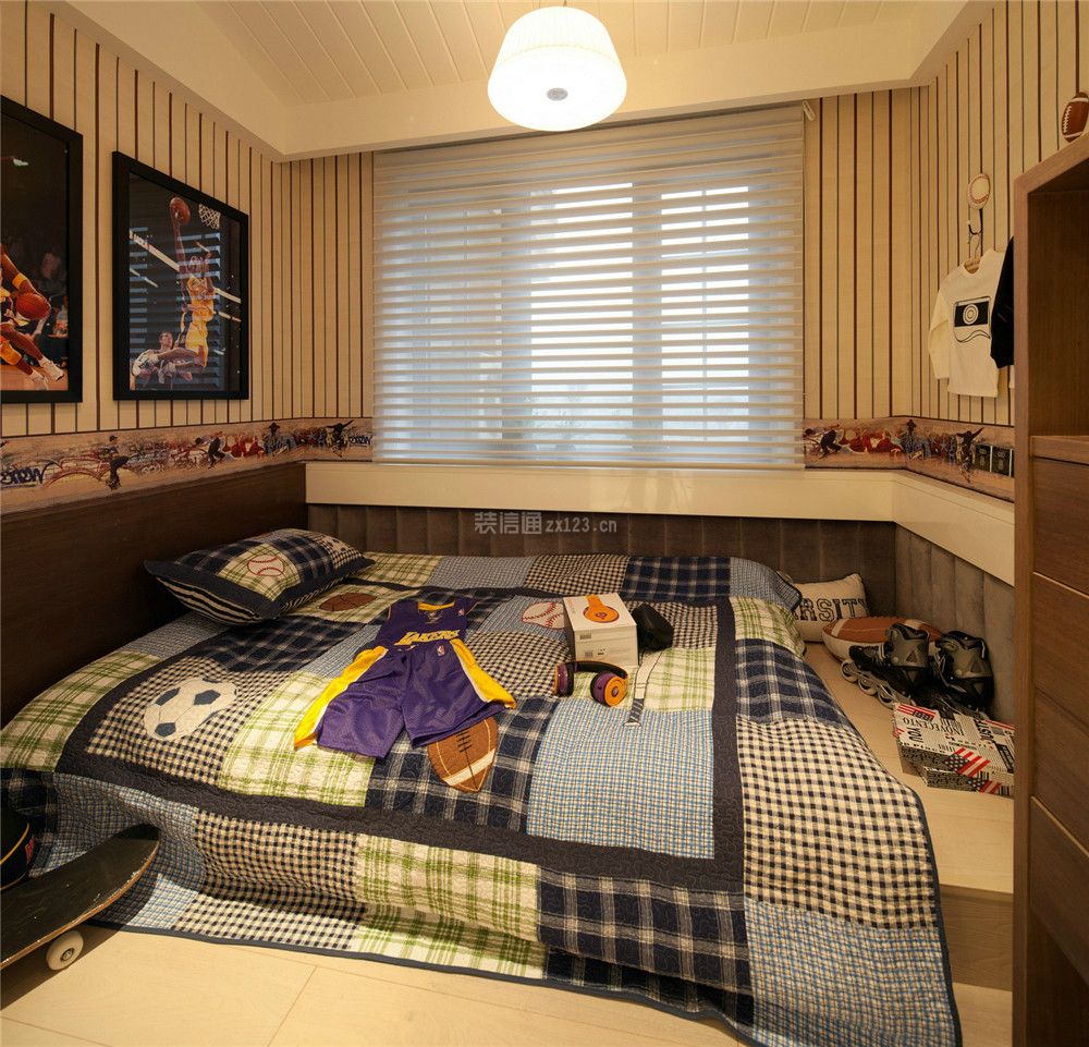 183平方现代风格家庭卧室地台床装修效果图