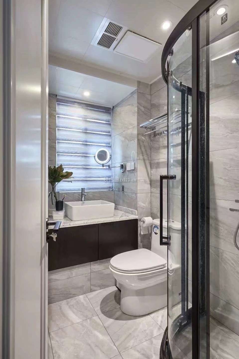120平米现代简约风格三居卫浴间设计效果图片