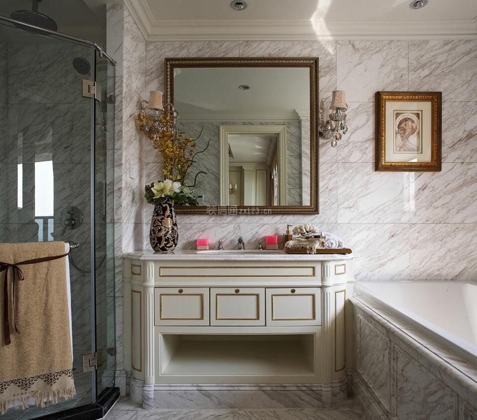 法式轻奢浪漫风格卫生间浴室柜装修图片