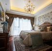 法式轻奢浪漫风格卧室床头壁纸装修图片一览