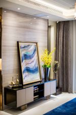 现代港式风格92平二居室客厅装饰柜设计图片