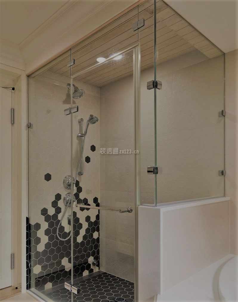 367平米别墅卫生间淋浴房设计图片