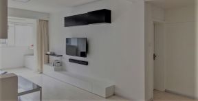 现代风格89平米二居客厅白色电视墙装修图片