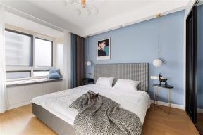 现代北欧风格110平二居卧室浅蓝色背景墙设计图