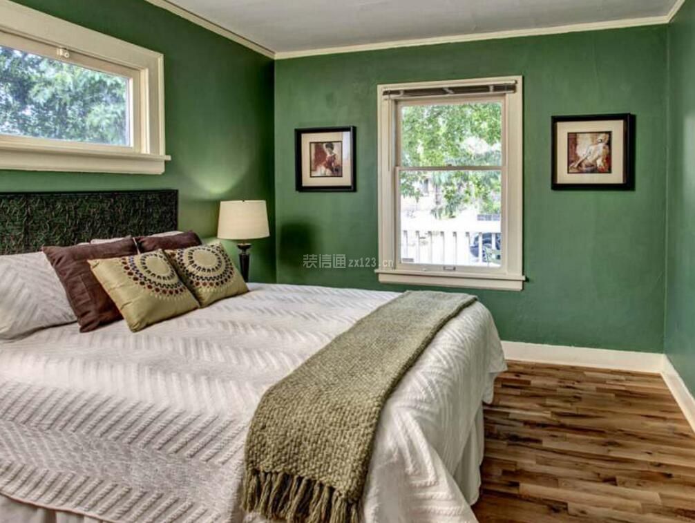 绿色家居主卧室木纹地板装饰设计效果图片
